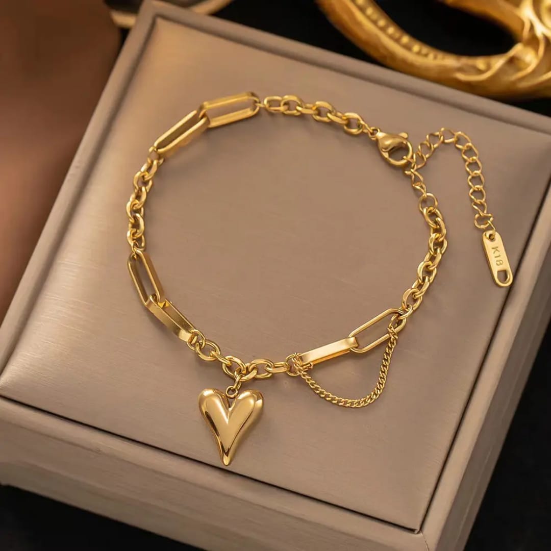 Mini heart gold bracerlet