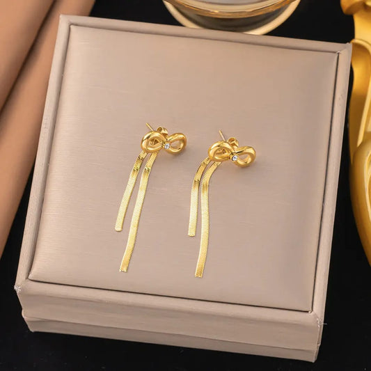 Gold ribbion pendent and earrings set