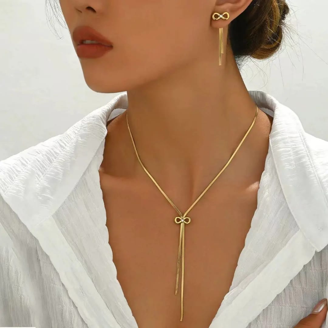 Gold ribbion pendent and earrings set