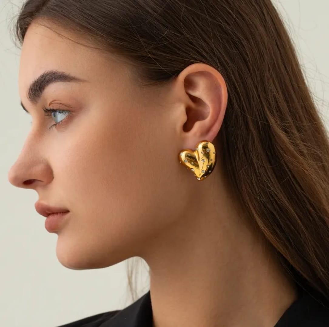 Gold heart embedded diamonds earrings